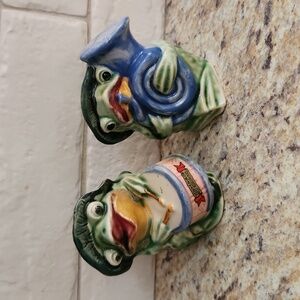 Vintage Collectible Frog Salt And Pepper Shakers Made in Japan